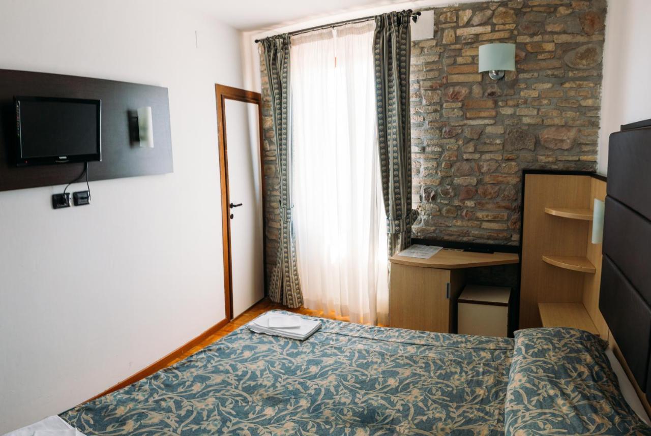 Hotel Il Castello อัสซิซี ภายนอก รูปภาพ