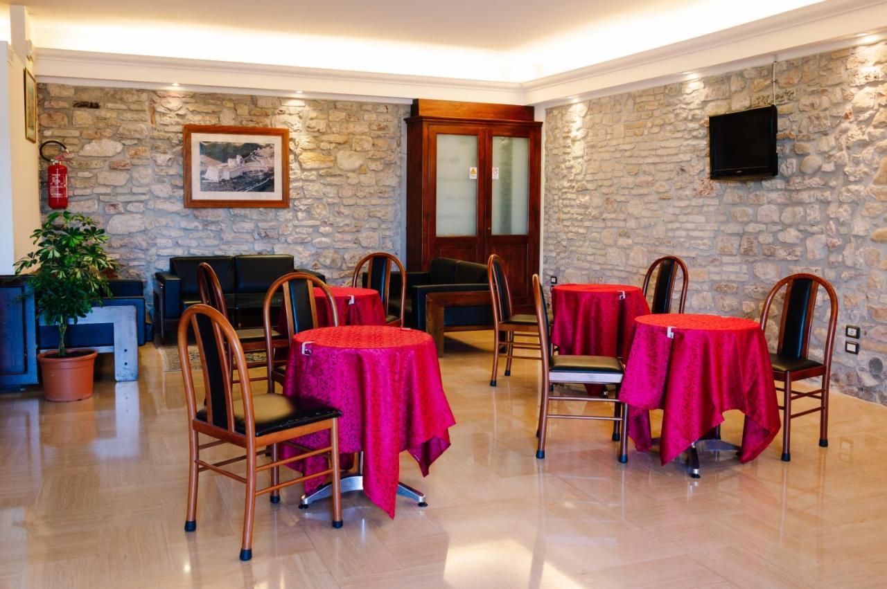 Hotel Il Castello อัสซิซี ภายนอก รูปภาพ