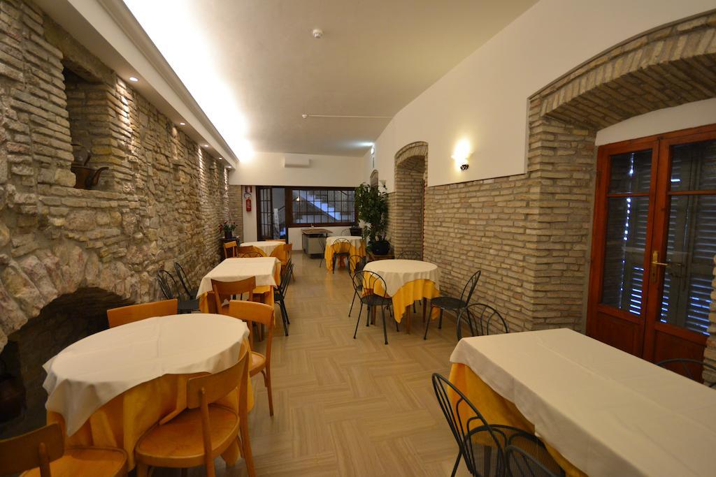 Hotel Il Castello อัสซิซี ภายนอก รูปภาพ